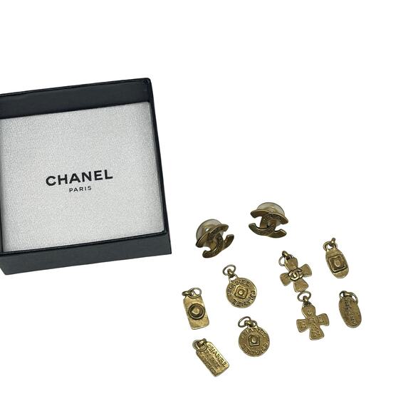 CHANEL Vintage AUTH Earrings Coco CC Logo GP Gold 4 pairs Charm Cross Swing - Picture 5 of 9